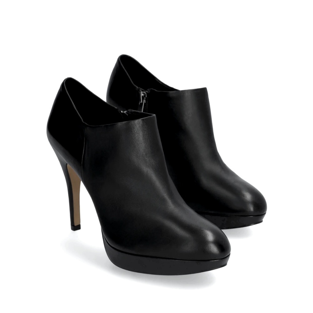 NWOT Vince Camuto Elvin Black Leather Booties